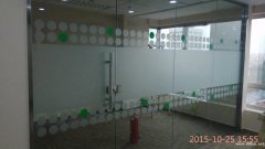 公司防撞条腰线玻璃贴膜制作